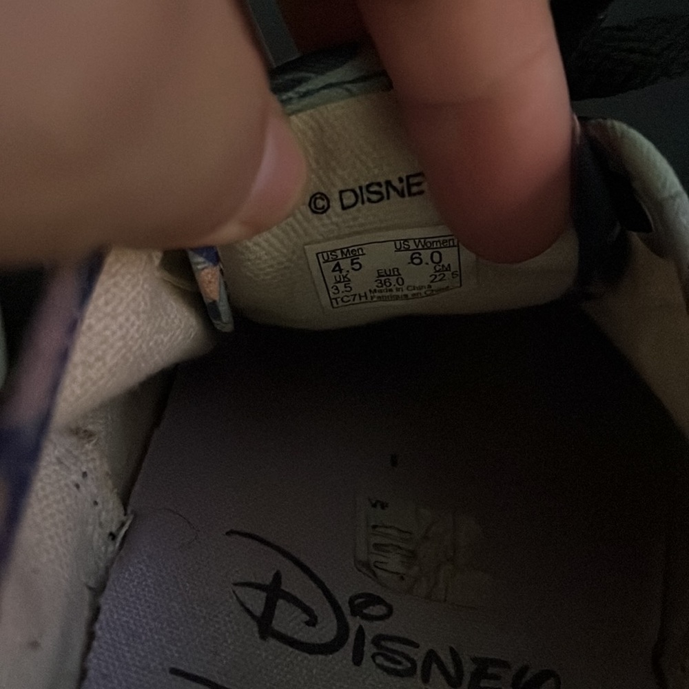 Women’s Disney vans - Picture 5 of 6